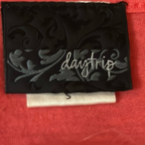 Daytrip from Buckle Gold Embellished Front Long Sleeve Shirt  Small - Picture 6 of 10